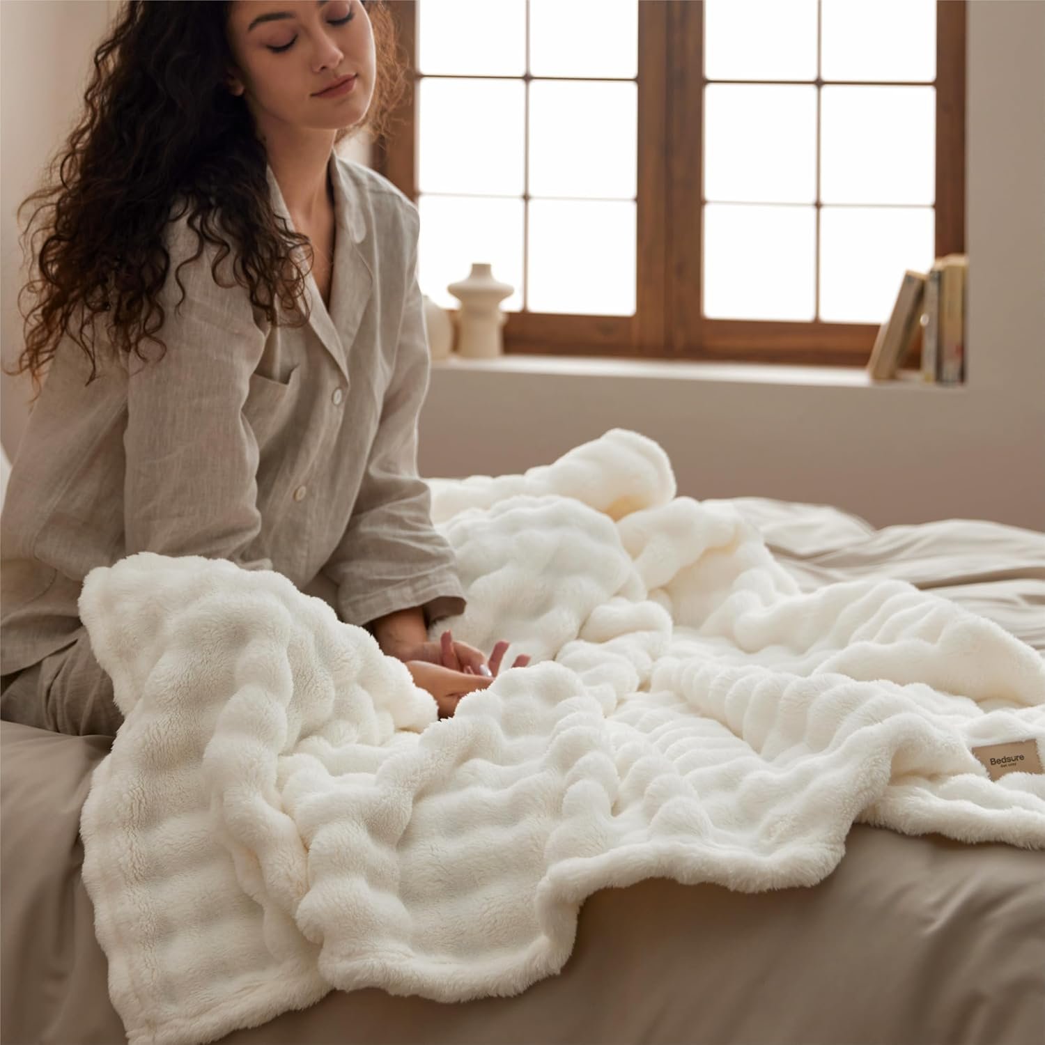 Bedsure 3D Cloud Bubble Blanket, Soft Cozy Throw, Off White, 50"×60" - Image 4